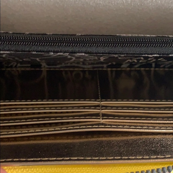 NEW Betsey Johnson yellow floral wallet wristlet - Picture 5 of 8